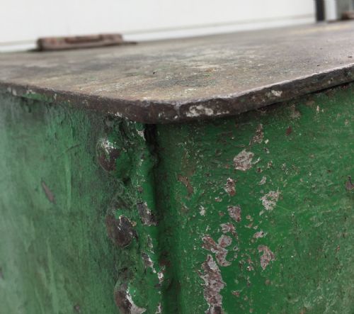 EARLY 20TH CENTURY HEAVYWEIGHT GALVANIZED FEED BIN - ADDITIONAL PHOTO 3