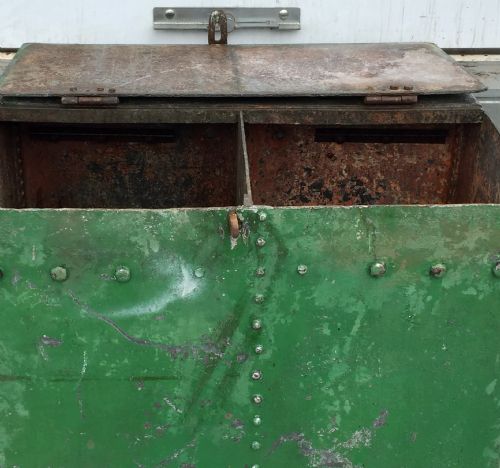EARLY 20TH CENTURY HEAVYWEIGHT GALVANIZED FEED BIN - ADDITIONAL PHOTO 6