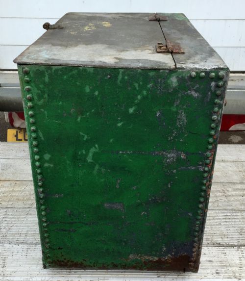 EARLY 20TH CENTURY HEAVYWEIGHT GALVANIZED FEED BIN - ADDITIONAL PHOTO 13