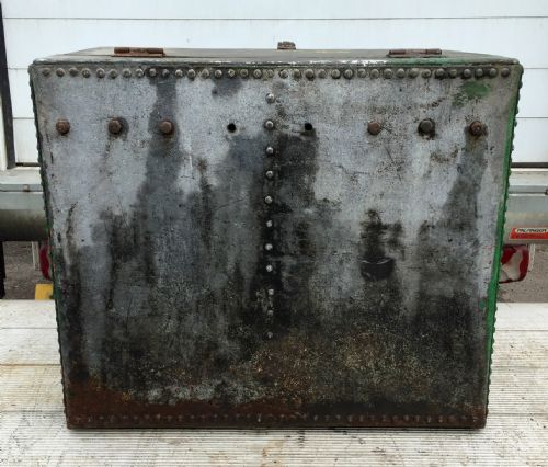 EARLY 20TH CENTURY HEAVYWEIGHT GALVANIZED FEED BIN - ADDITIONAL PHOTO 14