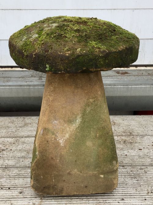 19TH CENTURY SANDSTONE STADDLE STONE - ADDITIONAL PHOTO 5