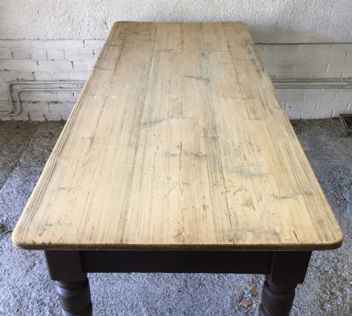 VICTORIAN PINE SCRUB TOP TABLE ON TURNED LEGS - ADDITIONAL PHOTO 2
