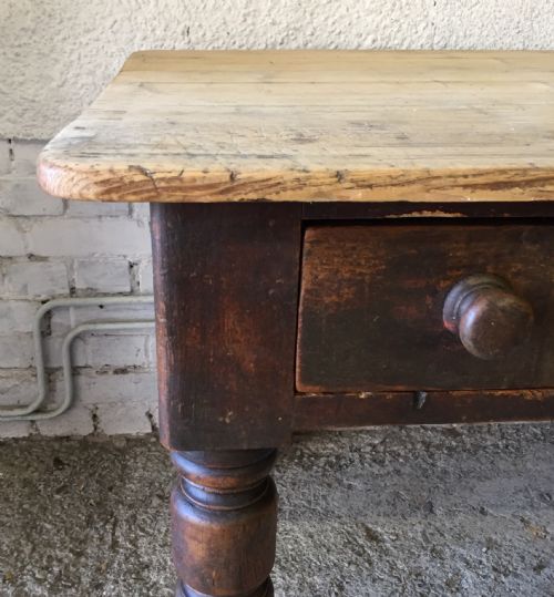 VICTORIAN PINE SCRUB TOP TABLE ON TURNED LEGS - ADDITIONAL PHOTO 5