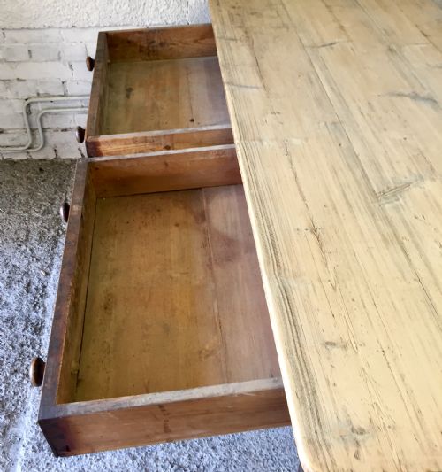 VICTORIAN PINE SCRUB TOP TABLE ON TURNED LEGS - ADDITIONAL PHOTO 7