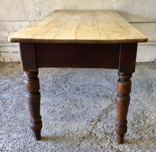VICTORIAN PINE SCRUB TOP TABLE ON TURNED LEGS - ADDITIONAL PHOTO 10