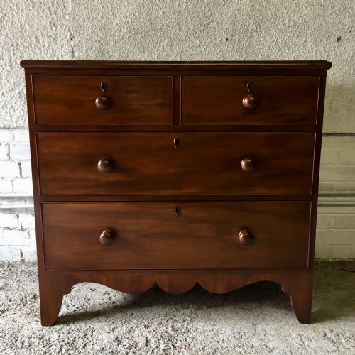 georgian mahogany chest of drawers raised on bracket feet - CATEGORY: ANTIQUE CHEST OF DRAWERS - DATED GEORGIAN