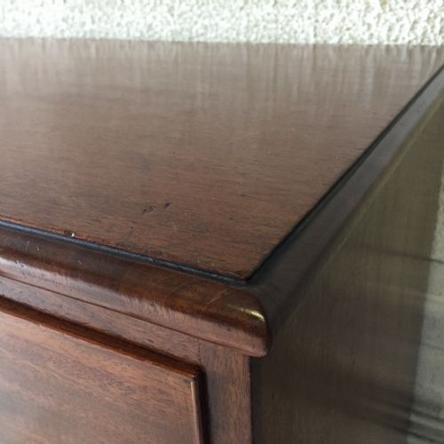 GEORGIAN MAHOGANY CHEST OF DRAWERS RAISED ON BRACKET FEET - ADDITIONAL PHOTO 3