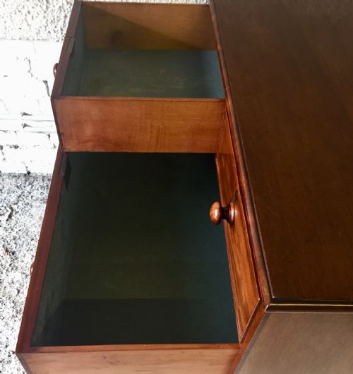 GEORGIAN MAHOGANY CHEST OF DRAWERS RAISED ON BRACKET FEET - ADDITIONAL PHOTO 5