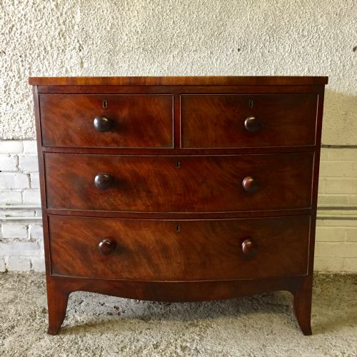 georgian mahogany bow front chest of drawers raised on bracket feet - CATEGORY: ANTIQUE CHEST OF DRAWERS - DATED GEORGIAN