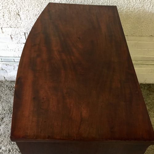GEORGIAN MAHOGANY BOW FRONT CHEST OF DRAWERS RAISED ON BRACKET FEET - ADDITIONAL PHOTO 1