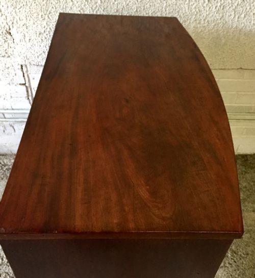 GEORGIAN MAHOGANY BOW FRONT CHEST OF DRAWERS RAISED ON BRACKET FEET - ADDITIONAL PHOTO 2