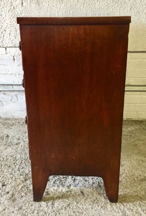 GEORGIAN MAHOGANY BOW FRONT CHEST OF DRAWERS RAISED ON BRACKET FEET - ADDITIONAL PHOTO 6