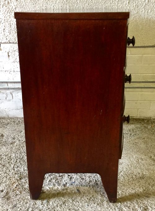 GEORGIAN MAHOGANY BOW FRONT CHEST OF DRAWERS RAISED ON BRACKET FEET - ADDITIONAL PHOTO 7