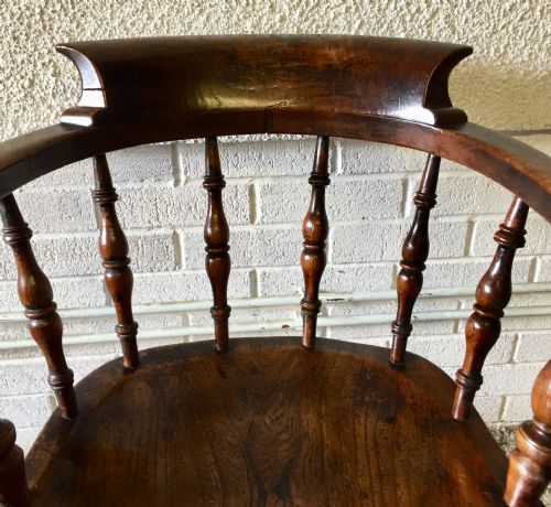 19TH CENTURY BEECH SMOKER'S BOW ARM CHAIR WITH AN UNUSUAL LARGE ELM SEAT - ADDITIONAL PHOTO 1