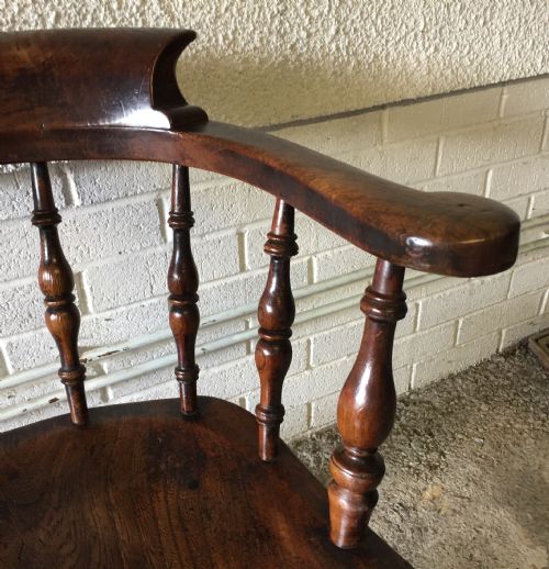 19TH CENTURY BEECH SMOKER'S BOW ARM CHAIR WITH AN UNUSUAL LARGE ELM SEAT - ADDITIONAL PHOTO 2