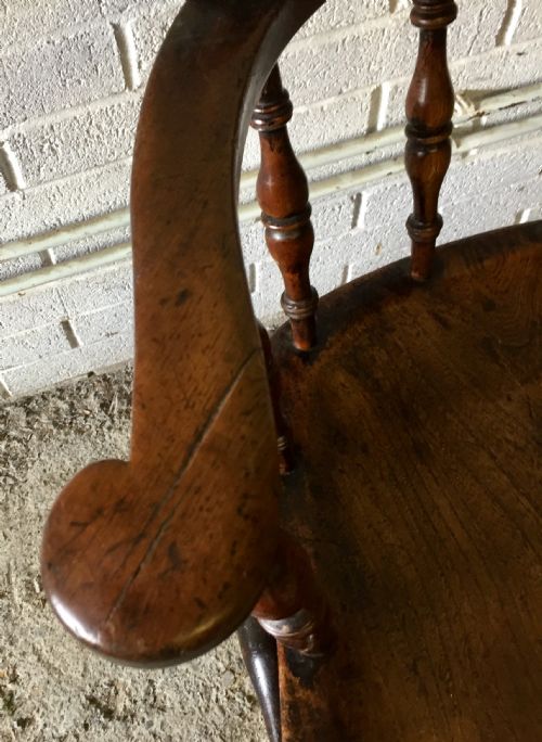 19TH CENTURY BEECH SMOKER'S BOW ARM CHAIR WITH AN UNUSUAL LARGE ELM SEAT - ADDITIONAL PHOTO 3