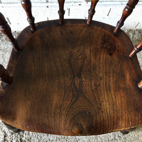 19TH CENTURY BEECH SMOKER'S BOW ARM CHAIR WITH AN UNUSUAL LARGE ELM SEAT - ADDITIONAL PHOTO 4