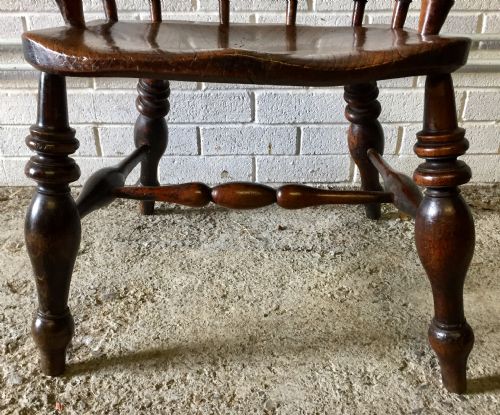 19TH CENTURY BEECH SMOKER'S BOW ARM CHAIR WITH AN UNUSUAL LARGE ELM SEAT - ADDITIONAL PHOTO 6
