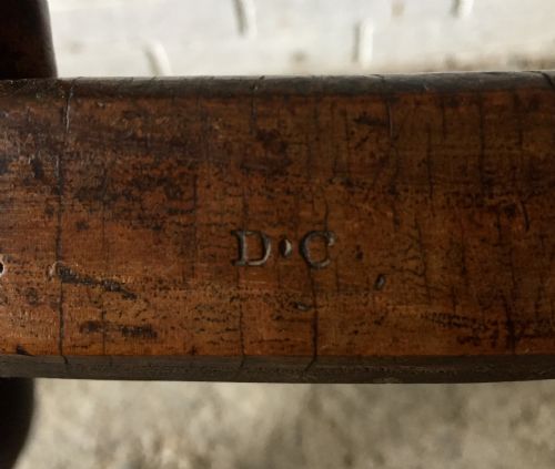 19TH CENTURY BEECH SMOKER'S BOW ARM CHAIR WITH AN UNUSUAL LARGE ELM SEAT - ADDITIONAL PHOTO 11