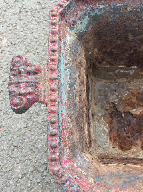 19TH CENTURY FRENCH CAST IRON URN WITH LAYERS OF OLD PAINT - ADDITIONAL PHOTO 4