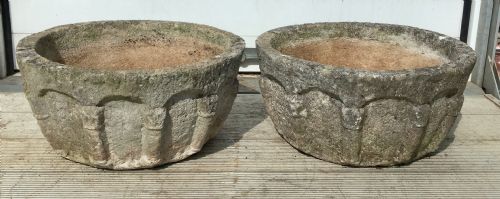 PAIR OF RECONSTITUTED STONE POTS IN THE GOTHIC STYLE - ADDITIONAL PHOTO 1