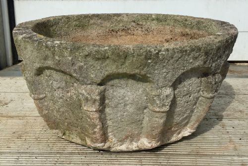 PAIR OF RECONSTITUTED STONE POTS IN THE GOTHIC STYLE - ADDITIONAL PHOTO 2