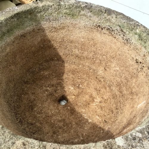 PAIR OF RECONSTITUTED STONE POTS IN THE GOTHIC STYLE - ADDITIONAL PHOTO 4