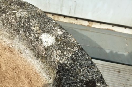 PAIR OF RECONSTITUTED STONE POTS IN THE GOTHIC STYLE - ADDITIONAL PHOTO 8
