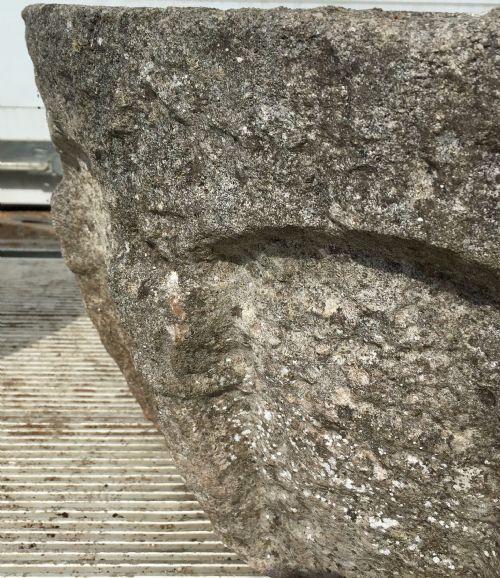 PAIR OF RECONSTITUTED STONE POTS IN THE GOTHIC STYLE - ADDITIONAL PHOTO 11