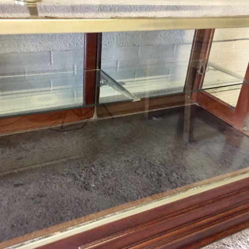 CIRCA 1910 SHOP DISPLAY CABINET WITH MARBLE TOP ON MAHOGANY FRAME - ADDITIONAL PHOTO 2
