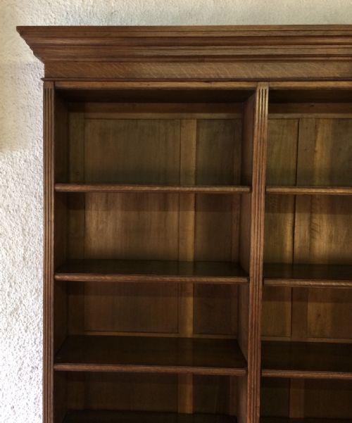 EDWARDIAN SOLID OAK BOOKCASE WITH 10 ADJUSTABLE SHELVES - ADDITIONAL PHOTO 1