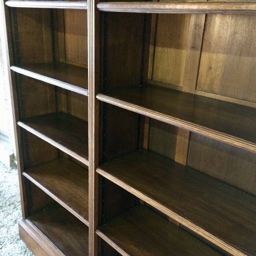 EDWARDIAN SOLID OAK BOOKCASE WITH 10 ADJUSTABLE SHELVES - ADDITIONAL PHOTO 3