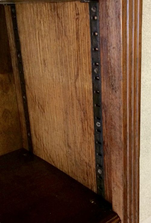 EDWARDIAN SOLID OAK BOOKCASE WITH 10 ADJUSTABLE SHELVES - ADDITIONAL PHOTO 4