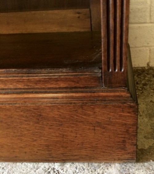EDWARDIAN SOLID OAK BOOKCASE WITH 10 ADJUSTABLE SHELVES - ADDITIONAL PHOTO 5