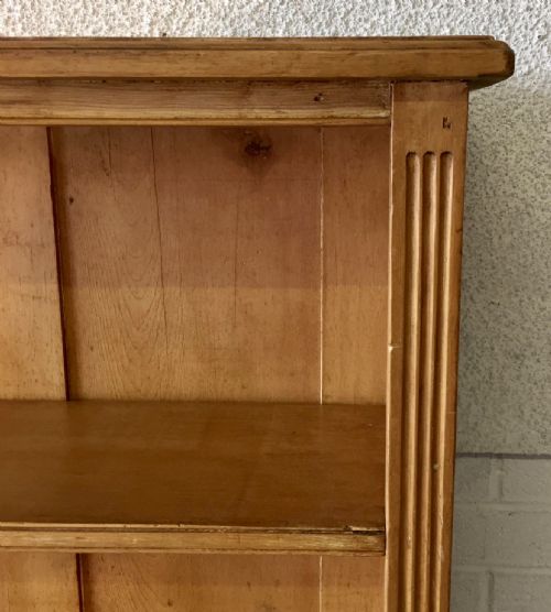VICTORIAN PINE BOOKCASE WITH 2 ADJUSTABLE SHELVES - ADDITIONAL PHOTO 3