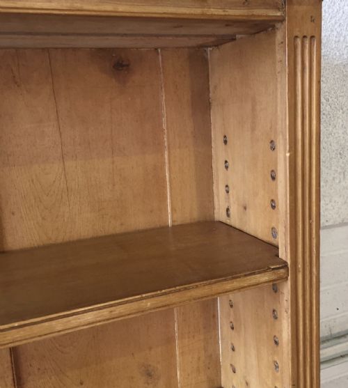 VICTORIAN PINE BOOKCASE WITH 2 ADJUSTABLE SHELVES - ADDITIONAL PHOTO 4