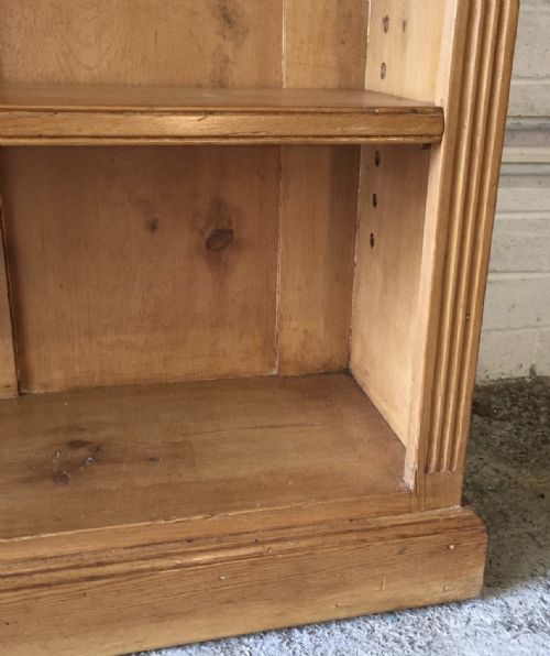 VICTORIAN PINE BOOKCASE WITH 2 ADJUSTABLE SHELVES - ADDITIONAL PHOTO 5