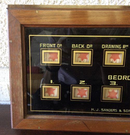 CIRCA 1900 SERVANTS BELL BOARD BOX IN MAHOGANY CASE WITH GLASS PANEL - ADDITIONAL PHOTO 3