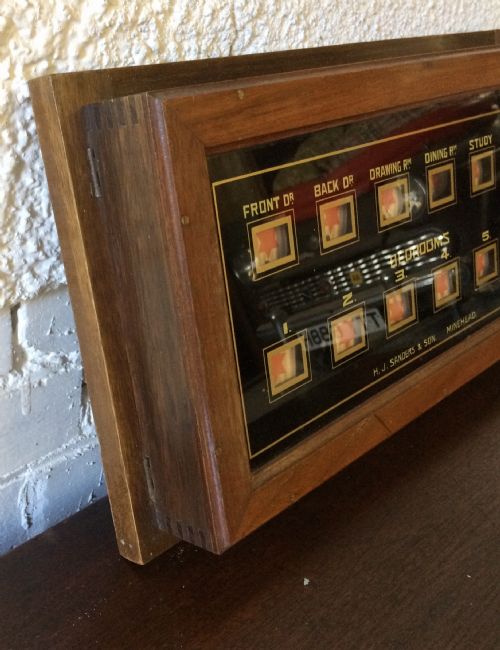 CIRCA 1900 SERVANTS BELL BOARD BOX IN MAHOGANY CASE WITH GLASS PANEL - ADDITIONAL PHOTO 7