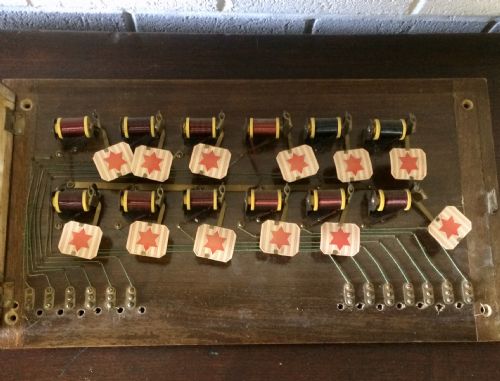 CIRCA 1900 SERVANTS BELL BOARD BOX IN MAHOGANY CASE WITH GLASS PANEL - ADDITIONAL PHOTO 9