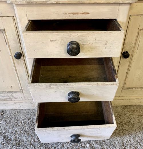 VICTORIAN PINE BREAKFRONT DRESSER BASE IN ORIGINAL PAINT - ADDITIONAL PHOTO 10