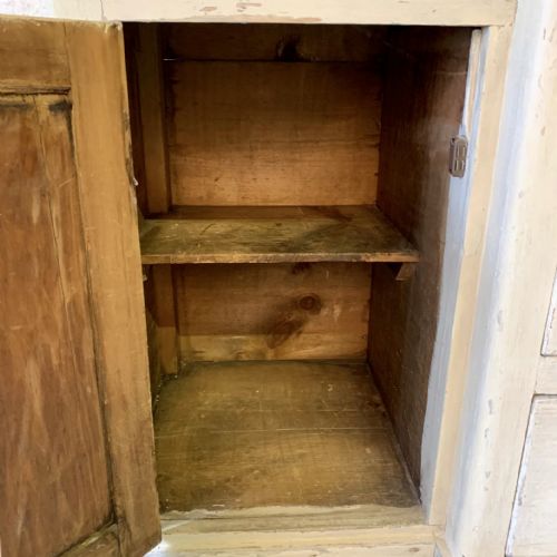 VICTORIAN PINE BREAKFRONT DRESSER BASE IN ORIGINAL PAINT - ADDITIONAL PHOTO 11