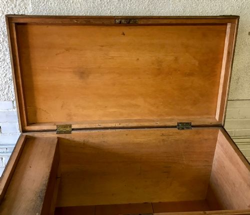 VICTORIAN PINE BLANKET BOX WITH METAL STRAPS IN ORIGINAL GRAIN EFFECT PAINT - ADDITIONAL PHOTO 3