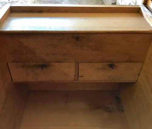 VICTORIAN PINE BLANKET BOX WITH METAL STRAPS IN ORIGINAL GRAIN EFFECT PAINT - ADDITIONAL PHOTO 5