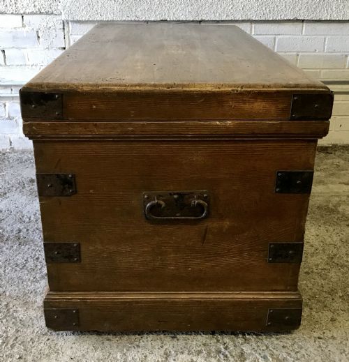 VICTORIAN PINE BLANKET BOX WITH METAL STRAPS IN ORIGINAL GRAIN EFFECT PAINT - ADDITIONAL PHOTO 9
