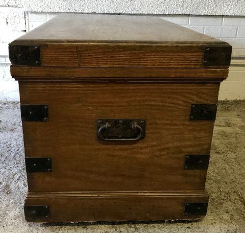 VICTORIAN PINE BLANKET BOX WITH METAL STRAPS IN ORIGINAL GRAIN EFFECT PAINT - ADDITIONAL PHOTO 10