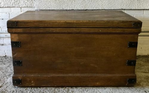 VICTORIAN PINE BLANKET BOX WITH METAL STRAPS IN ORIGINAL GRAIN EFFECT PAINT - ADDITIONAL PHOTO 12