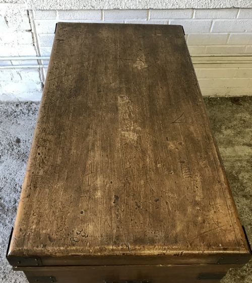 VICTORIAN PINE BLANKET BOX WITH METAL STRAPS IN ORIGINAL GRAIN EFFECT PAINT - ADDITIONAL PHOTO 13