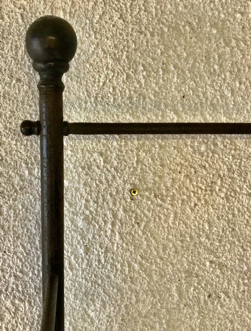 CIRCA 1900 SHOP DISPLAY STAND MADE OF IRON AND WITH BRASS FINIALS - ADDITIONAL PHOTO 3