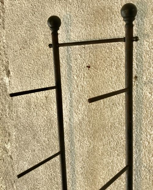 CIRCA 1900 SHOP DISPLAY STAND MADE OF IRON AND WITH BRASS FINIALS - ADDITIONAL PHOTO 4